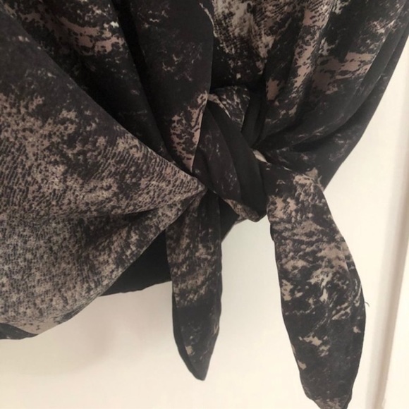 Babaton Hopkins blouse- Small - Picture 5 of 6